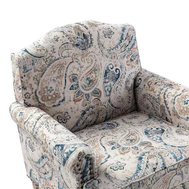 Fauteuil rembourré en bois avec motif floral, accoudoirs à panneaux et dossier en forme de bosse de chameau.