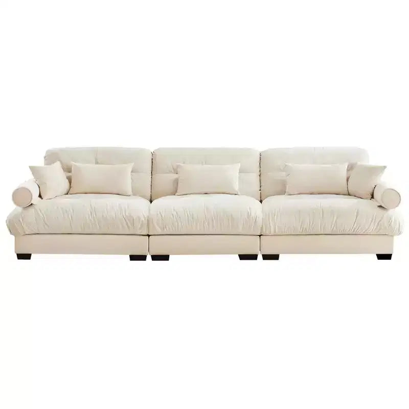 Grand canapé 3 places moderne en velours, assise et dossier confortables comme un nuage avec coussins lombaires et coussins décoratifs crème