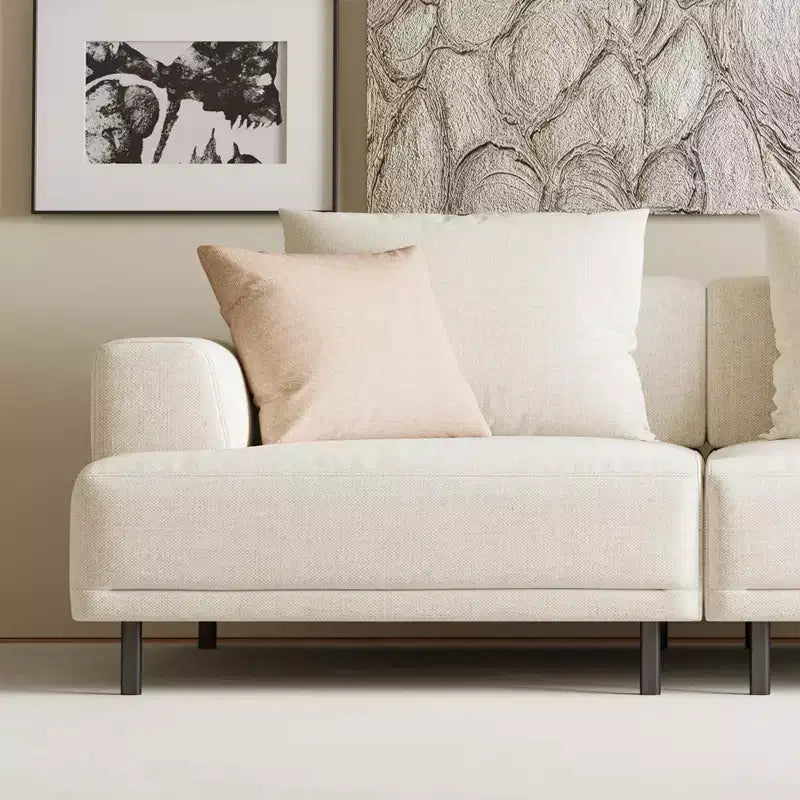 Canapé moderne en tissu coton-lin respirant, structure en bois massif, coussin d'assise en éponge haute élasticité, beige clair