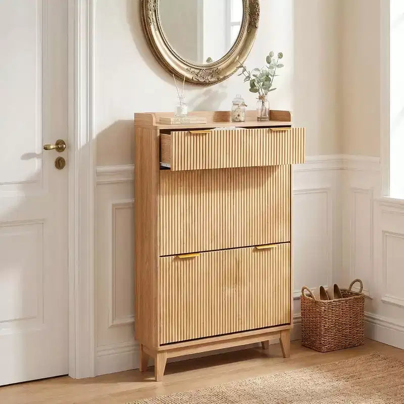 Meuble à chaussures fin cannelé pour entrée, organiseur d'entrée moderne et étroit avec 2 portes, étagères réglables, solution de rangement compacte pour la maison