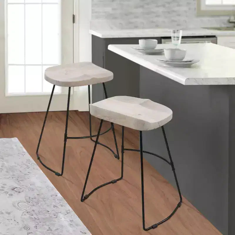 Tabouret de bar 61 cm, hauteur comptoir, sans dossier, assise de selle en manguier blanchi, base en métal noir, blanc/noir