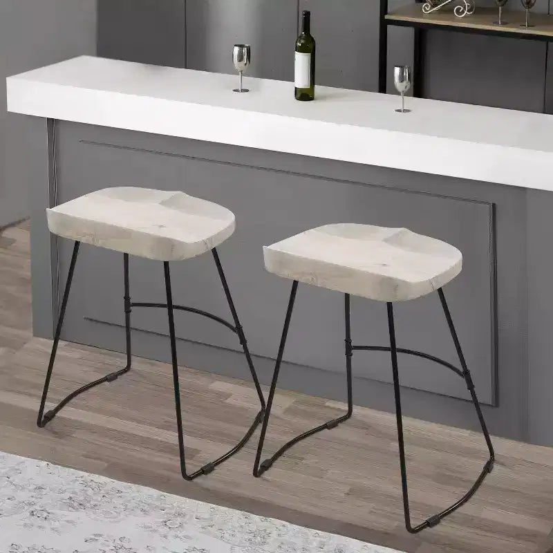 Tabouret de bar 61 cm, hauteur comptoir, sans dossier, assise de selle en manguier blanchi, base en métal noir, blanc/noir