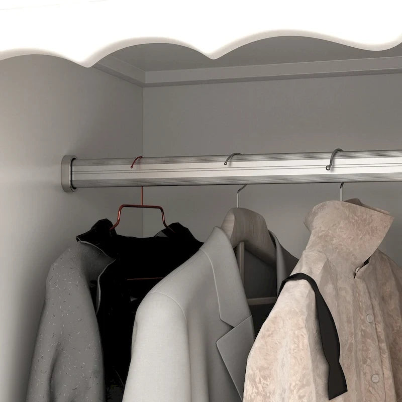 Ensemble de deux armoires Grand Closet d'inspiration vintage avec accents en métal